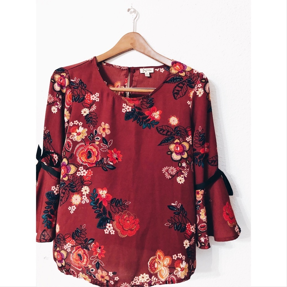 Lily White floral ribbon tied bell sleeved top - Picture 2 of 7